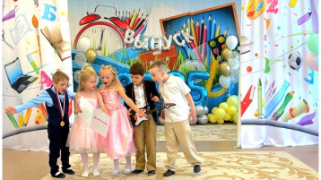 Выпускной бал в группах «Самоцветы» и «Юные геологи» Выпускной бал в группах «Самоцветы» и «Юные геологи».